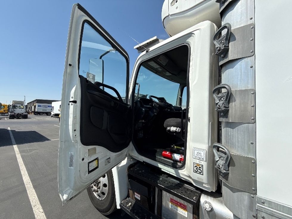 Refrigerated Truck-Light and Medium Duty Trucks-Hino-2018-338-Torrance-CA-128,632\n\t\tmiles-$ 51,500 - Image 16