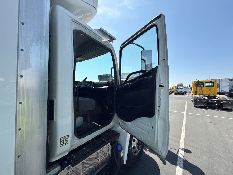 Refrigerated Truck-Light and Medium Duty Trucks-Hino-2018-338-Torrance-CA-128,632\n\t\tmiles-$ 51,500 - Image 20