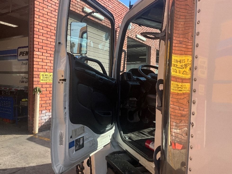 Refrigerated Truck-Light and Medium Duty Trucks-Hino-2018-338-Torrance-CA-274,742\n\t\tmiles-$ 33,000 - Image 16