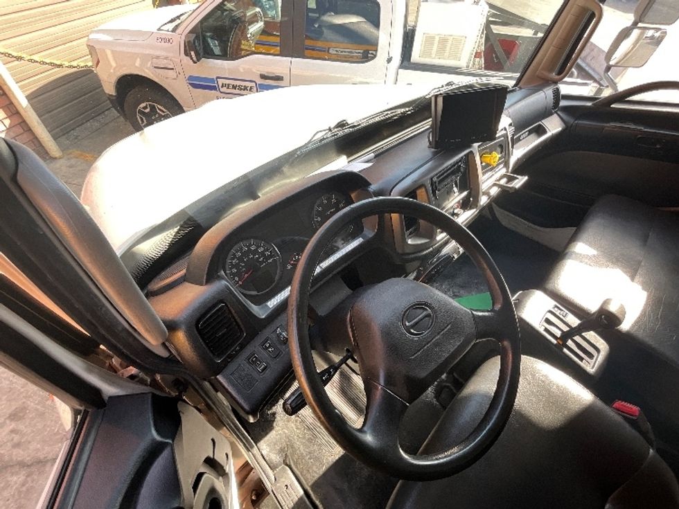 Refrigerated Truck-Light and Medium Duty Trucks-Hino-2018-338-Torrance-CA-274,742\n\t\tmiles-$ 33,000 - Image 17