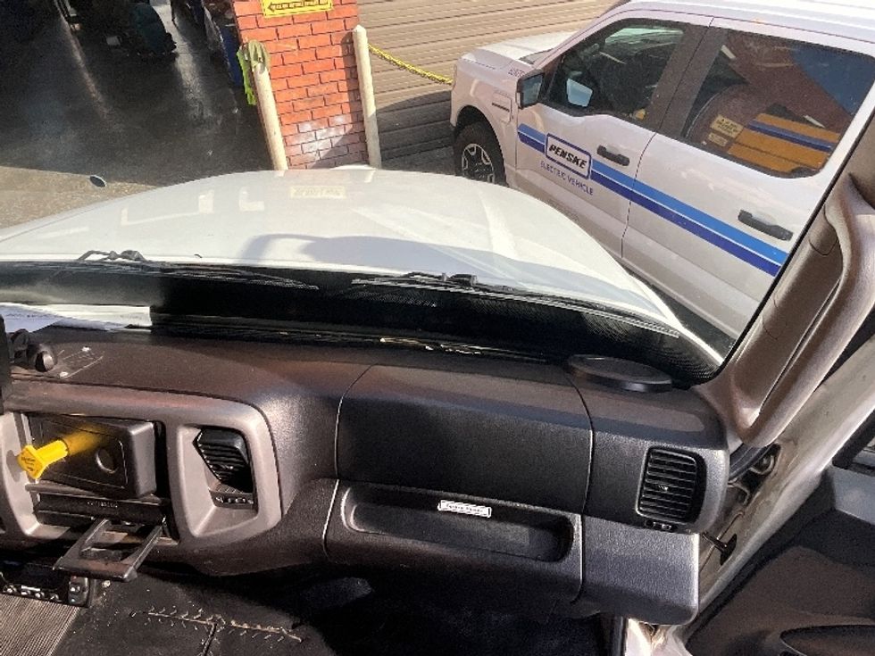 Refrigerated Truck-Light and Medium Duty Trucks-Hino-2018-338-Torrance-CA-274,742\n\t\tmiles-$ 33,000 - Image 21