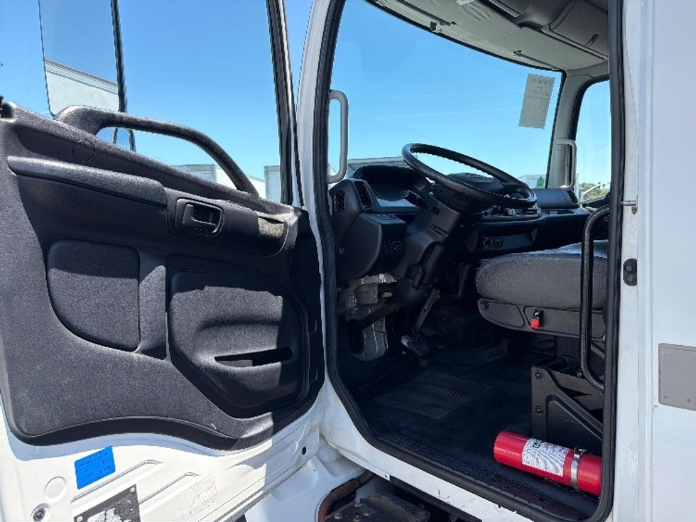 Refrigerated Truck-Light and Medium Duty Trucks-Hino-2018-338-West Sacramento-CA-166,200\n\t\tmiles-$ 32,250 - Image 15