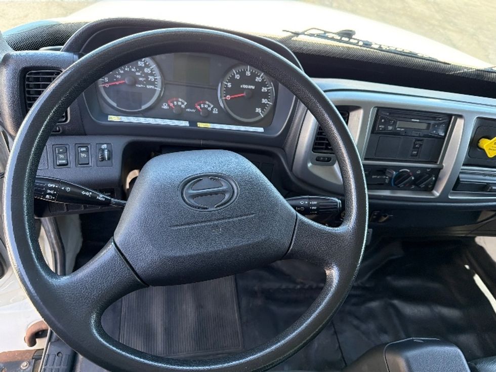 Refrigerated Truck-Light and Medium Duty Trucks-Hino-2018-338-West Sacramento-CA-166,200\n\t\tmiles-$ 32,250 - Image 17