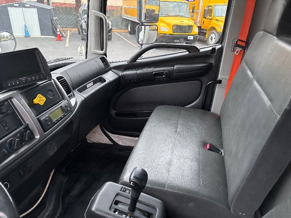 Refrigerated Truck-Light and Medium Duty Trucks-Hino-2018-338-West Sacramento-CA-175,891\n\t\tmiles-$ 42,000 - Image 19