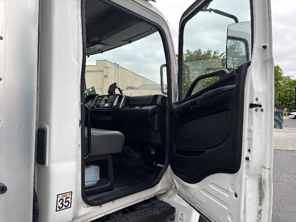 Refrigerated Truck-Light and Medium Duty Trucks-Hino-2018-338-West Sacramento-CA-175,891\n\t\tmiles-$ 42,000 - Image 20