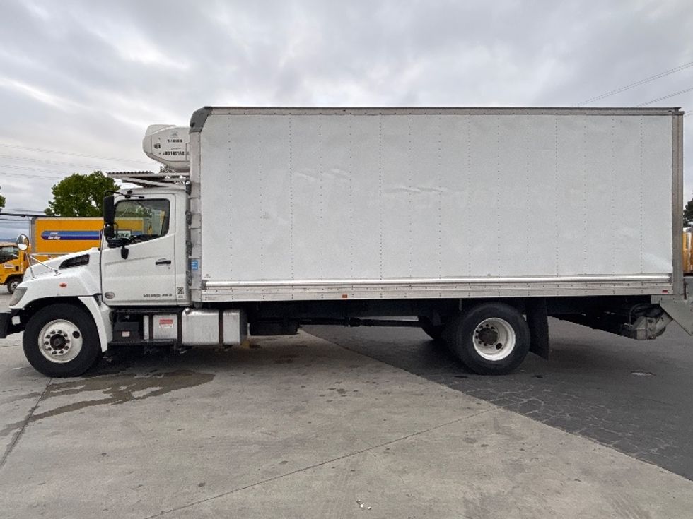 Refrigerated Truck-Light and Medium Duty Trucks-Hino-2018-338-West Sacramento-CA-175,891\n\t\tmiles-$ 42,000 - Image 4