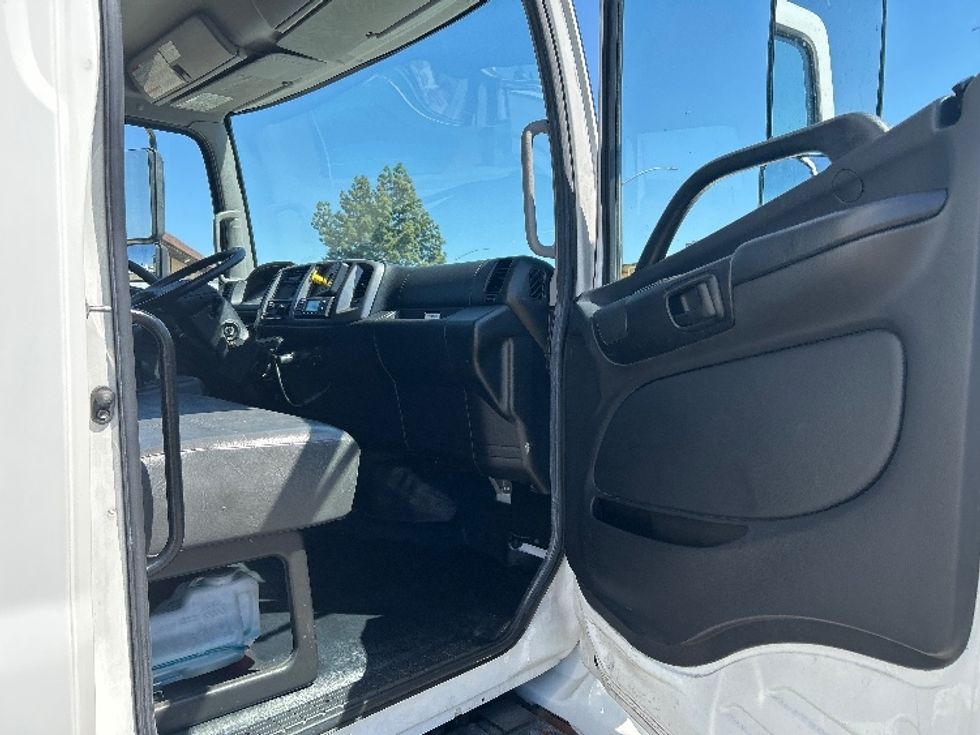Refrigerated Truck-Light and Medium Duty Trucks-Hino-2018-338-West Sacramento-CA-185,881\n\t\tmiles-$ 39,500 - Image 20
