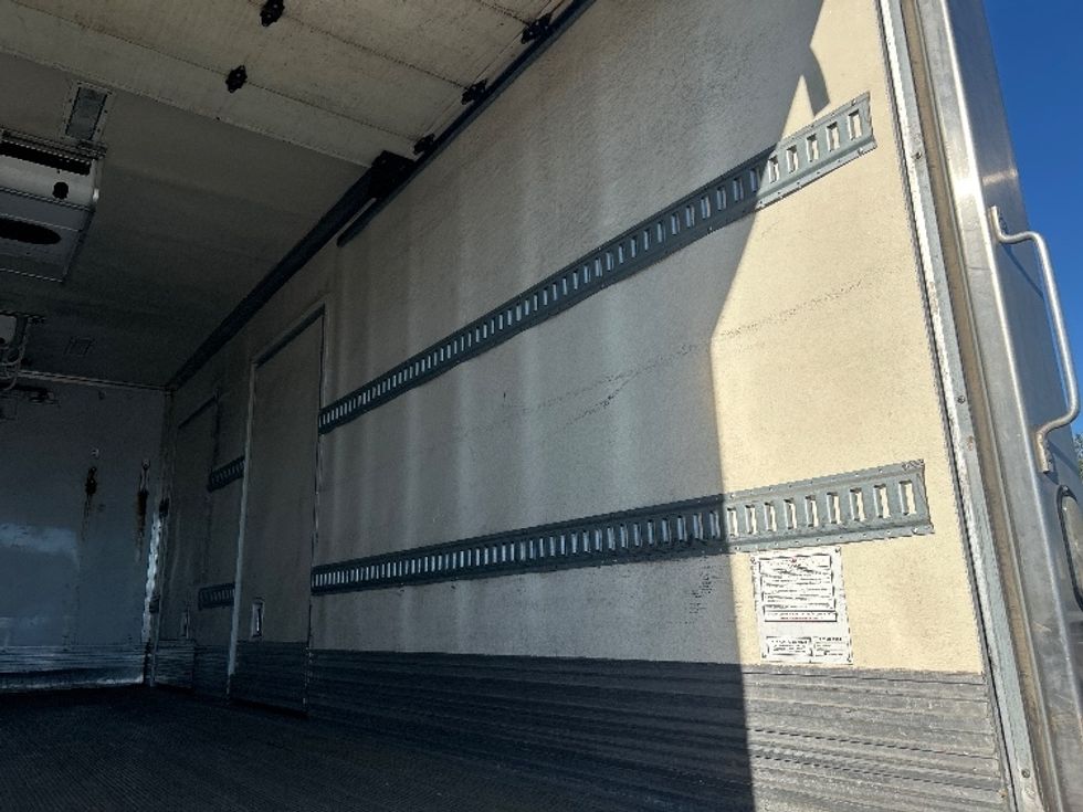 Refrigerated Truck-Light and Medium Duty Trucks-Hino-2018-338-West Sacramento-CA-193,500\n\t\tmiles-$ 38,250 - Image 12