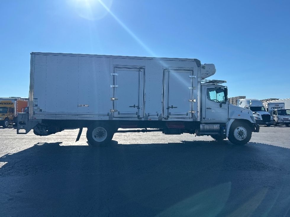 Refrigerated Truck-Light and Medium Duty Trucks-Hino-2018-338-West Sacramento-CA-193,500\n\t\tmiles-$ 38,250 - Image 15