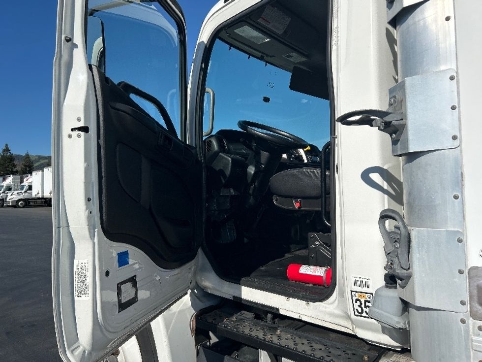 Refrigerated Truck-Light and Medium Duty Trucks-Hino-2018-338-West Sacramento-CA-193,500\n\t\tmiles-$ 38,250 - Image 16