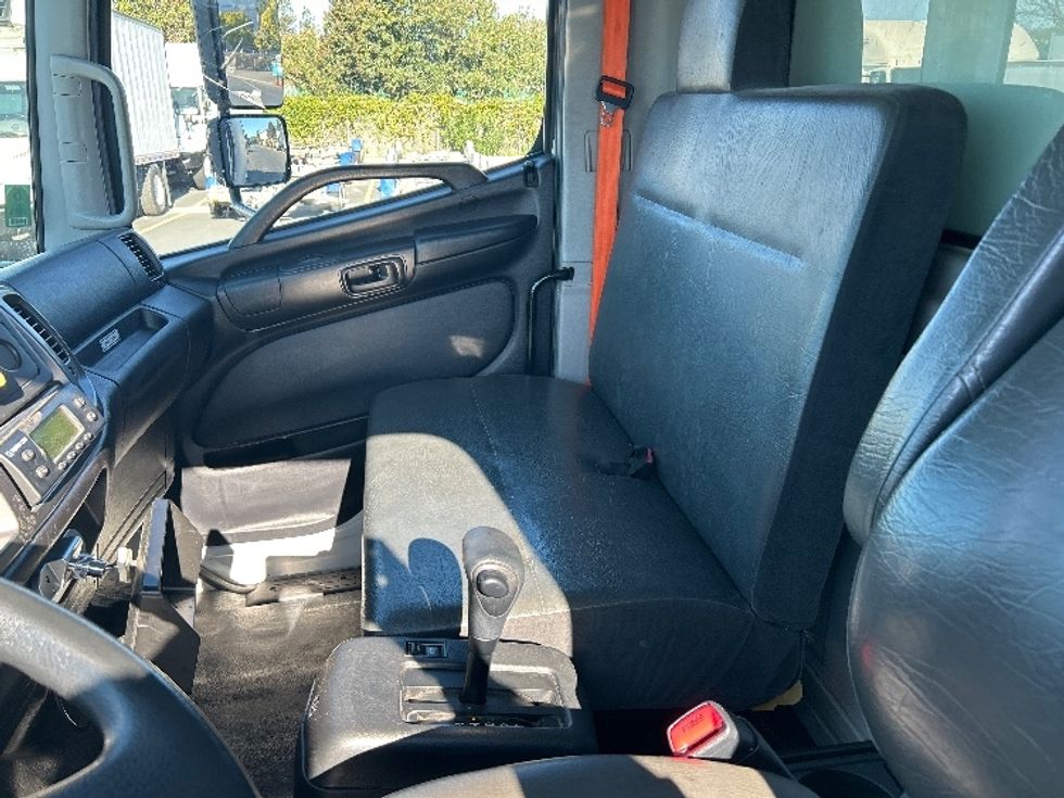 Refrigerated Truck-Light and Medium Duty Trucks-Hino-2018-338-West Sacramento-CA-193,500\n\t\tmiles-$ 38,250 - Image 19