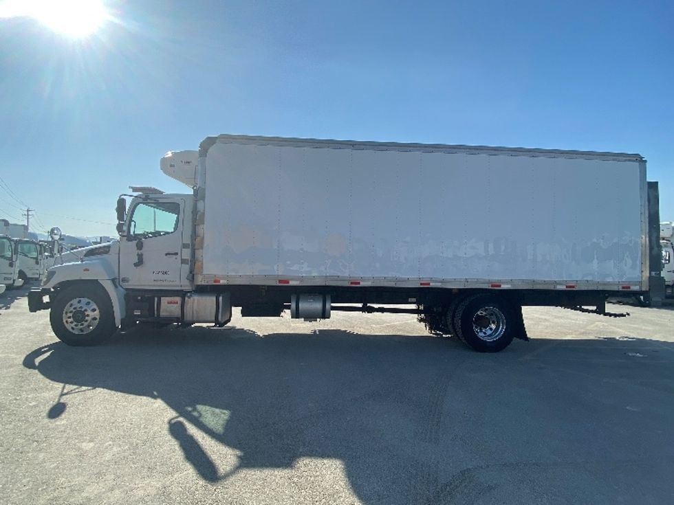 2018 Hino Conventional Type Truck photo 4