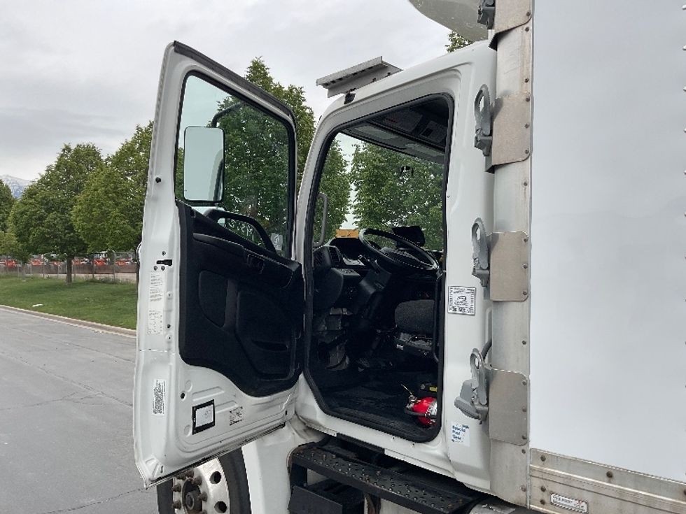 Refrigerated Truck-Light and Medium Duty Trucks-Hino-2018-338-West Valley City-UT-89,338\n\t\tmiles-$ 57,000 - Image 16