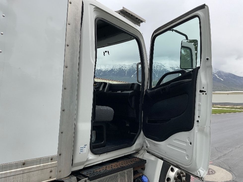 Refrigerated Truck-Light and Medium Duty Trucks-Hino-2018-338-West Valley City-UT-89,338\n\t\tmiles-$ 57,000 - Image 20