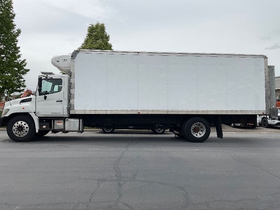 Refrigerated Truck-Light and Medium Duty Trucks-Hino-2018-338-West Valley City-UT-89,338\n\t\tmiles-$ 57,000 - Image 4