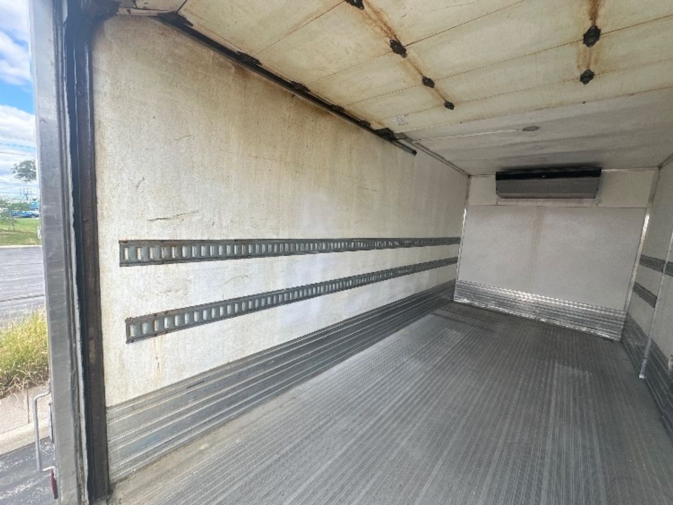Refrigerated Truck-Light and Medium Duty Trucks-Hino-2018-358-Ottawa-ON-325,848\n\t\tkm-$ 45,250 - Image 11