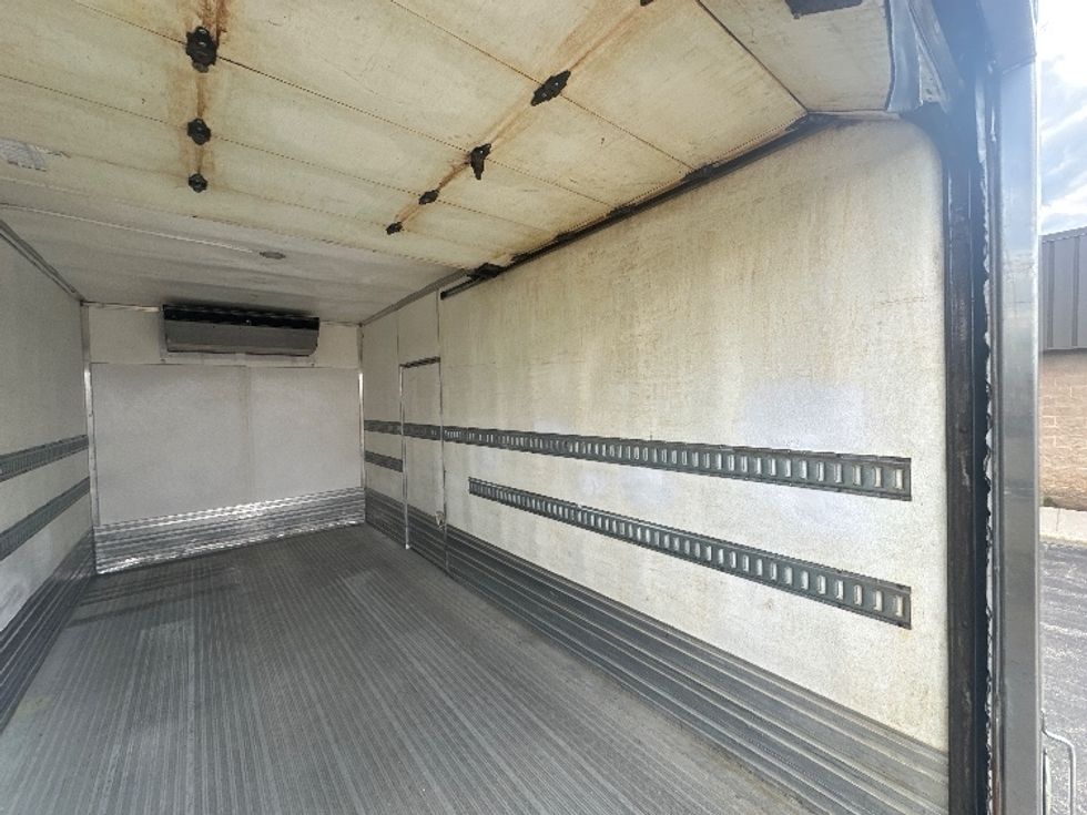 Refrigerated Truck-Light and Medium Duty Trucks-Hino-2018-358-Ottawa-ON-325,848\n\t\tkm-$ 45,250 - Image 12