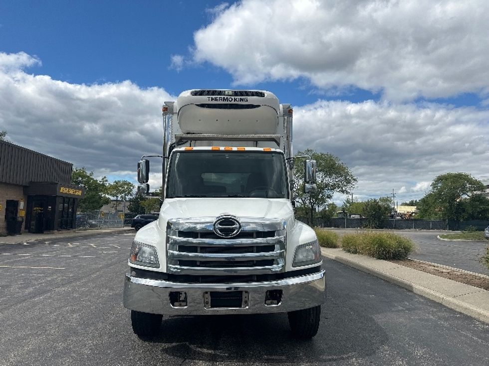 Refrigerated Truck-Light and Medium Duty Trucks-Hino-2018-358-Ottawa-ON-325,848\n\t\tkm-$ 45,250 - Image 2
