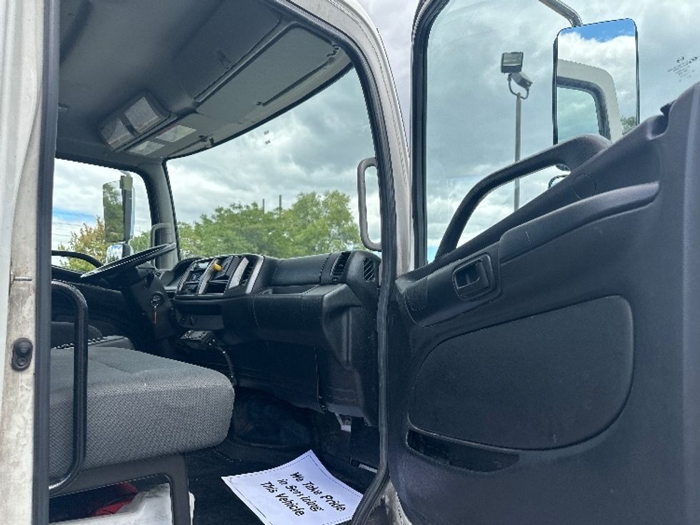 Refrigerated Truck-Light and Medium Duty Trucks-Hino-2018-358-Ottawa-ON-325,848\n\t\tkm-$ 45,250 - Image 20