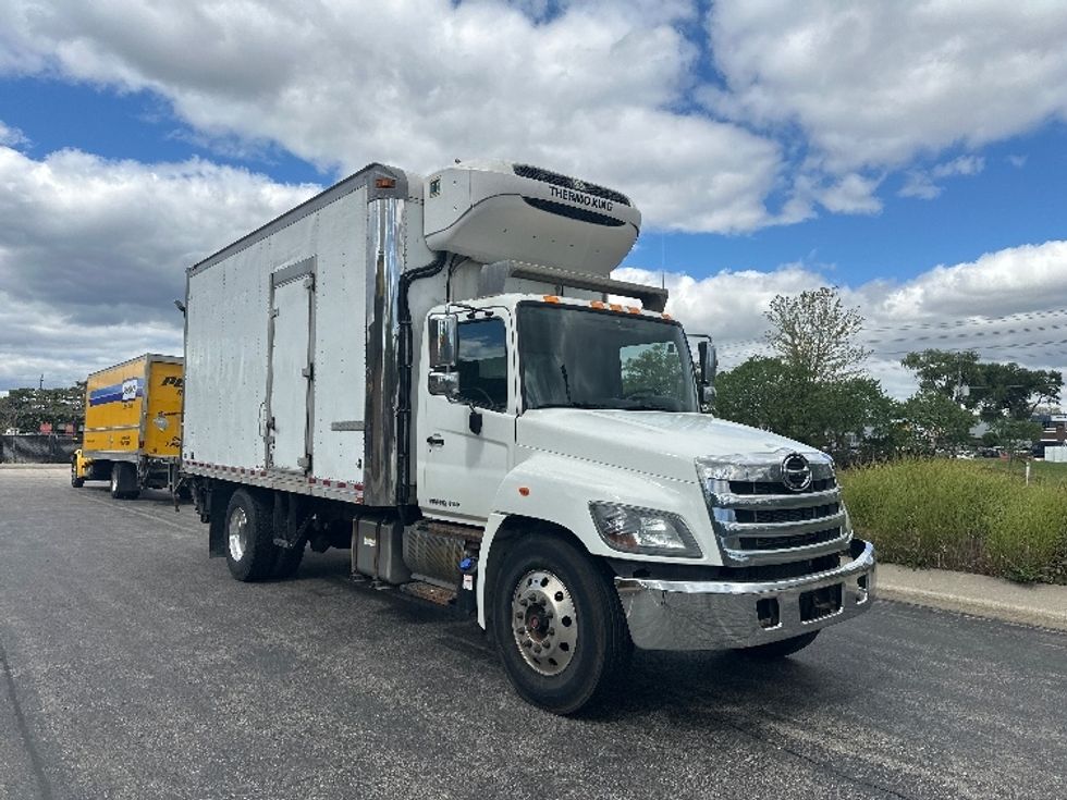 Refrigerated Truck-Light and Medium Duty Trucks-Hino-2018-358-Ottawa-ON-325,848\n\t\tkm-$ 45,250 - Image 3