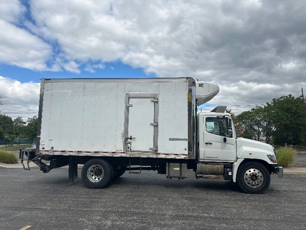 Refrigerated Truck-Light and Medium Duty Trucks-Hino-2018-358-Ottawa-ON-325,848\n\t\tkm-$ 45,250 - Image 4