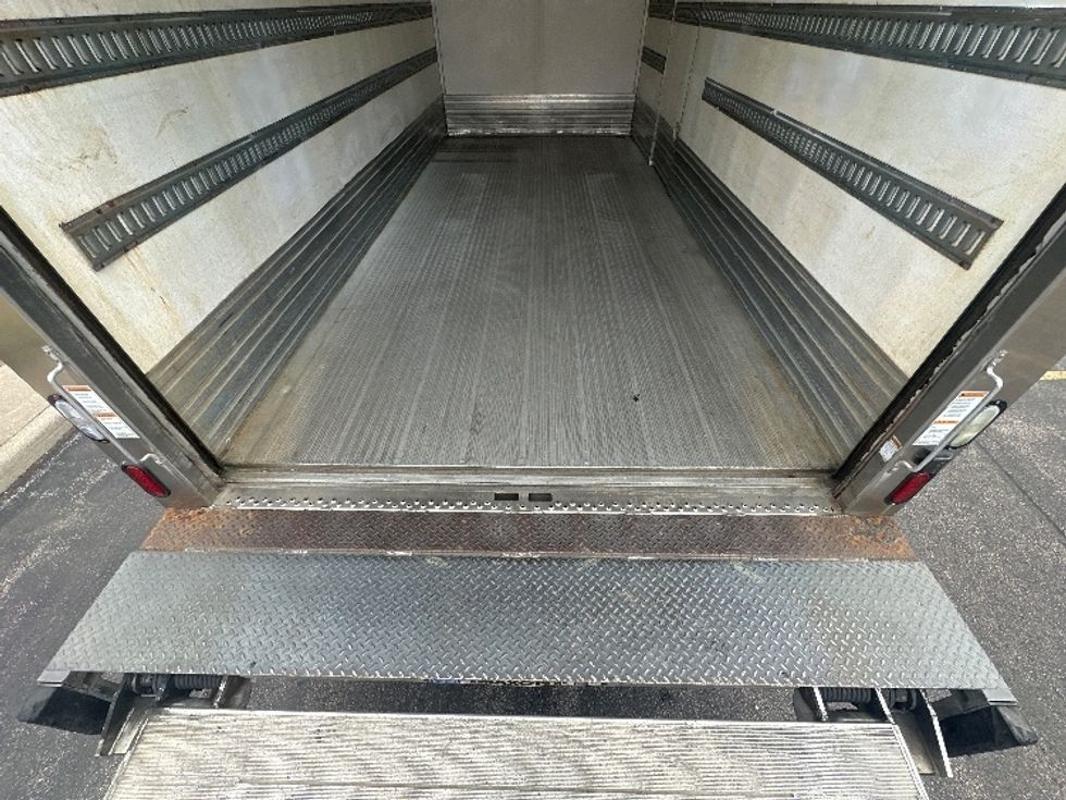 Refrigerated Truck-Light and Medium Duty Trucks-Hino-2018-358-Ottawa-ON-325,848\n\t\tkm-$ 45,250 - Image 8