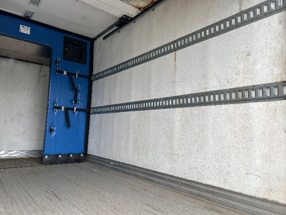 Refrigerated Truck-Light and Medium Duty Trucks-Hino-2019-195-Abbotsford-BC-268,828\n\t\tkm-$ 62,250 - Image 12