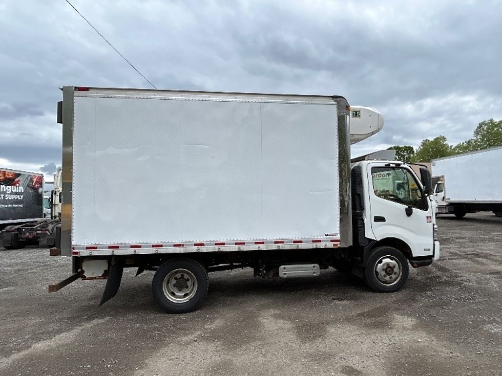 Refrigerated Truck-Light and Medium Duty Trucks-Hino-2019-195-Abbotsford-BC-268,828\n\t\tkm-$ 62,250 - Image 15