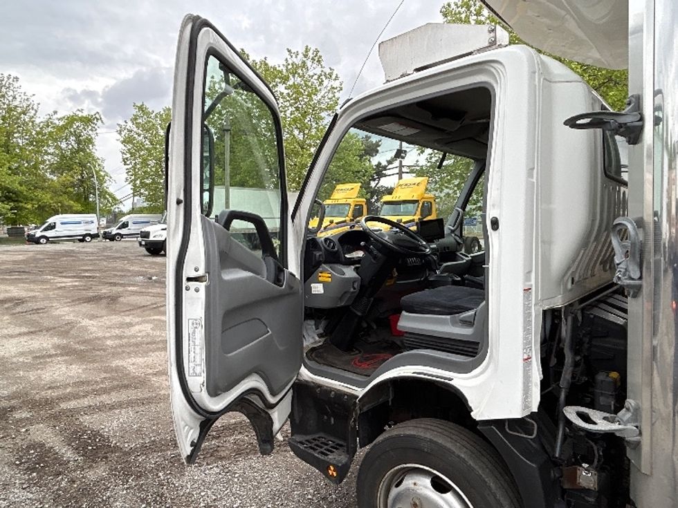 Refrigerated Truck-Light and Medium Duty Trucks-Hino-2019-195-Abbotsford-BC-268,828\n\t\tkm-$ 62,250 - Image 16