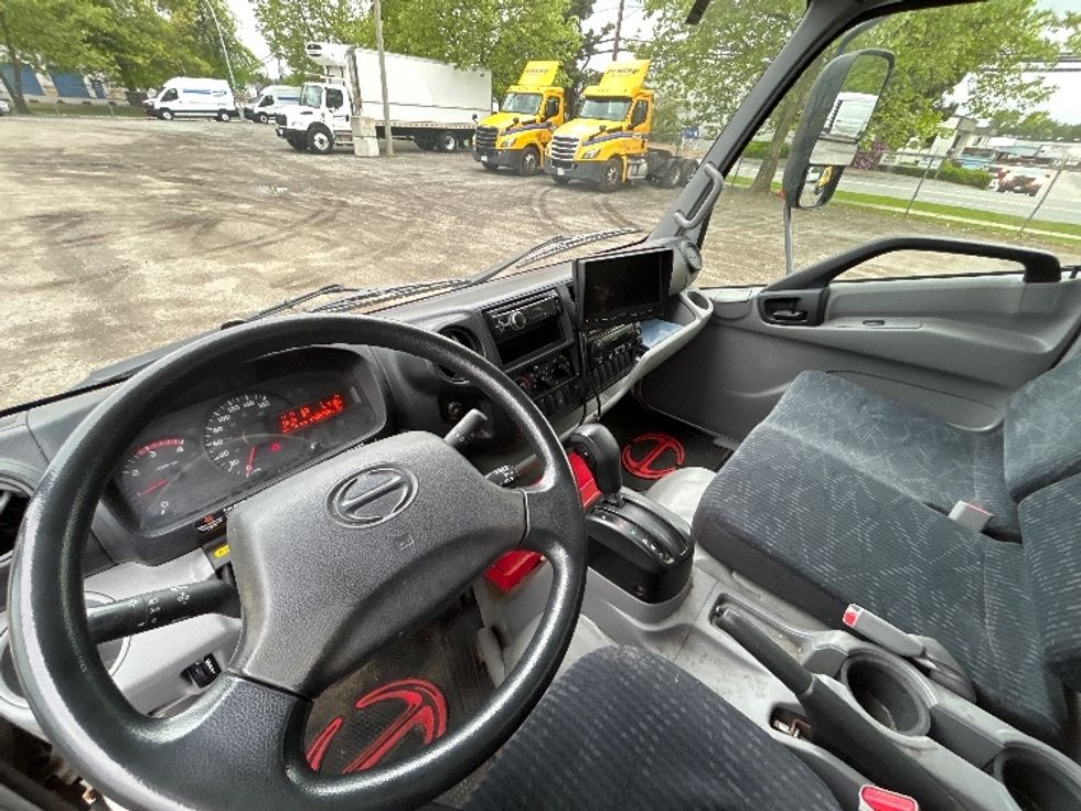 Refrigerated Truck-Light and Medium Duty Trucks-Hino-2019-195-Abbotsford-BC-268,828\n\t\tkm-$ 62,250 - Image 17