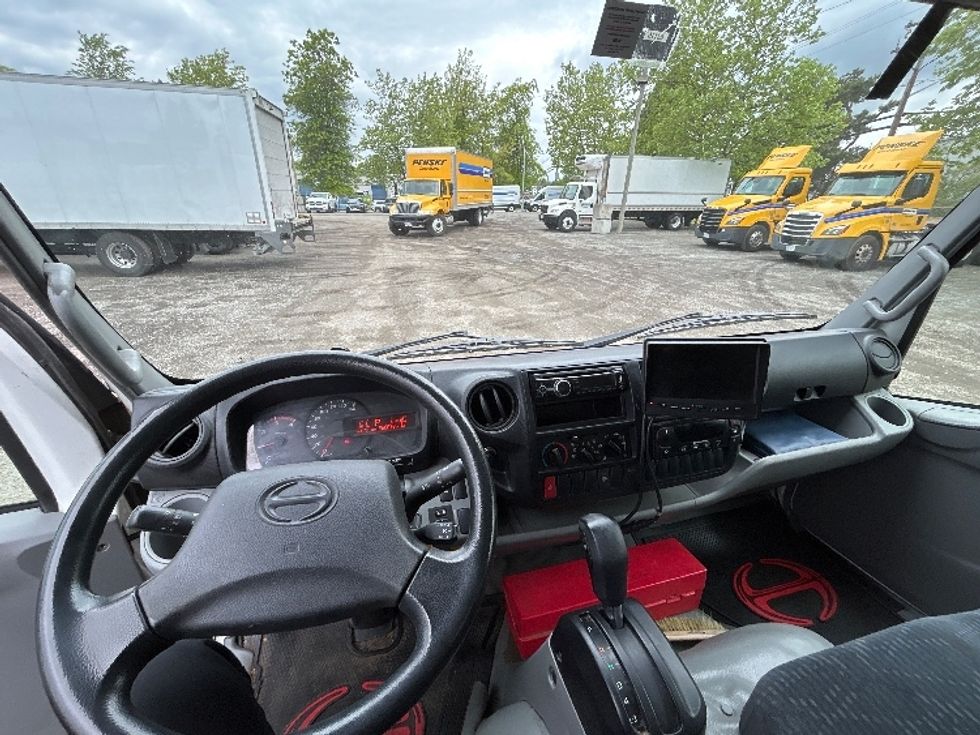 Refrigerated Truck-Light and Medium Duty Trucks-Hino-2019-195-Abbotsford-BC-268,828\n\t\tkm-$ 62,250 - Image 18