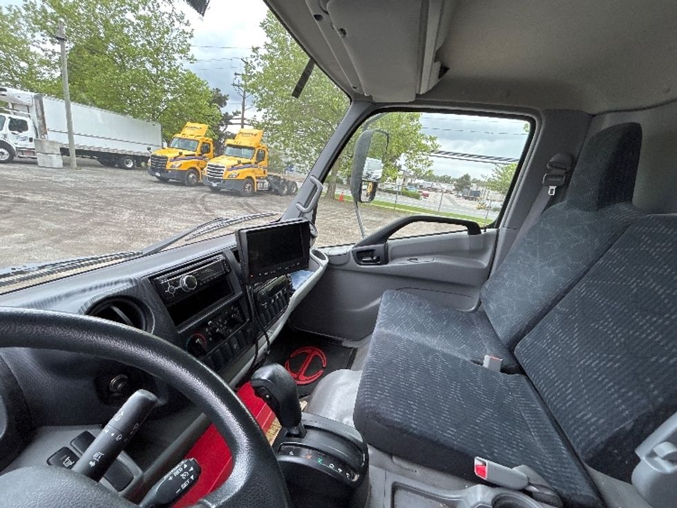 Refrigerated Truck-Light and Medium Duty Trucks-Hino-2019-195-Abbotsford-BC-268,828\n\t\tkm-$ 62,250 - Image 19