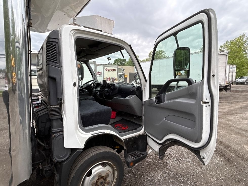 Refrigerated Truck-Light and Medium Duty Trucks-Hino-2019-195-Abbotsford-BC-268,828\n\t\tkm-$ 62,250 - Image 20