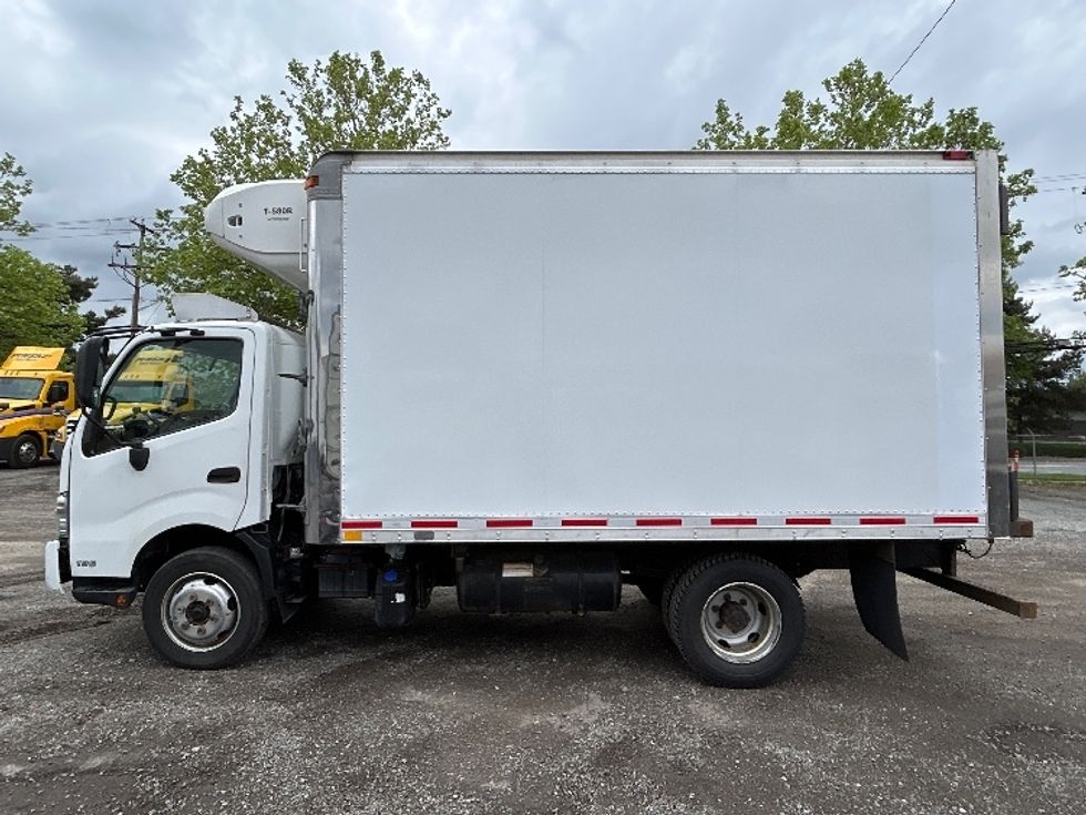 Refrigerated Truck-Light and Medium Duty Trucks-Hino-2019-195-Abbotsford-BC-268,828\n\t\tkm-$ 62,250 - Image 4