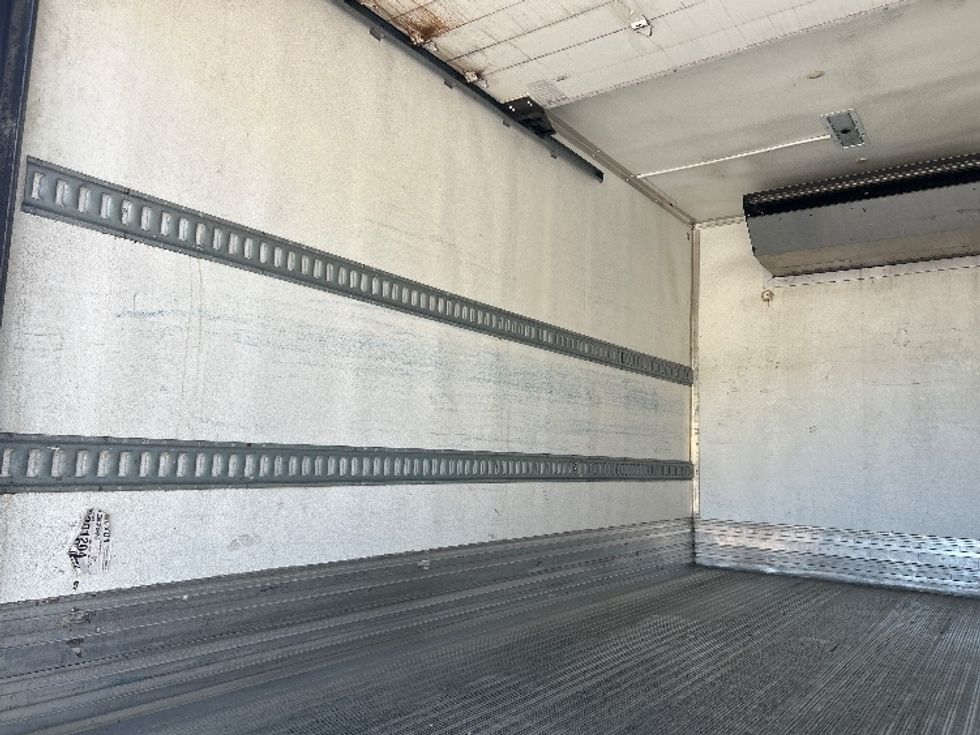 Refrigerated Truck-Light and Medium Duty Trucks-Hino-2019-195-Abbotsford-BC-314,810\n\t\tkm-$ 44,750 - Image 11