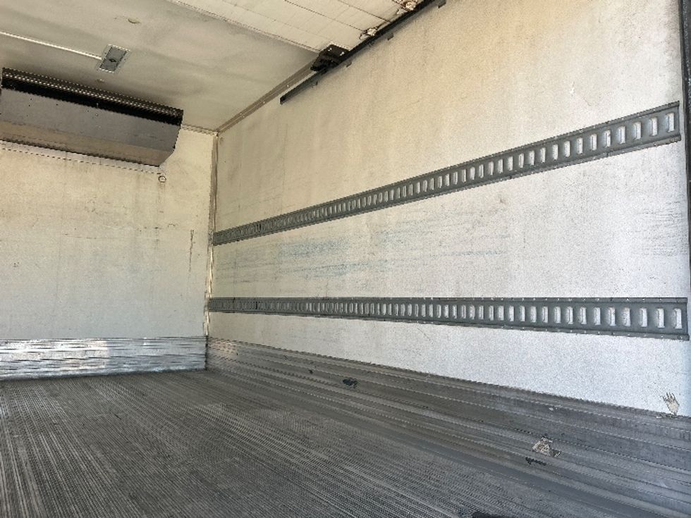 Refrigerated Truck-Light and Medium Duty Trucks-Hino-2019-195-Abbotsford-BC-314,810\n\t\tkm-$ 44,750 - Image 12