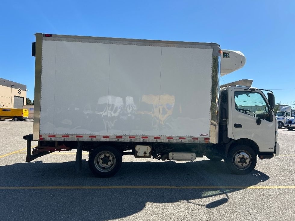 Refrigerated Truck-Light and Medium Duty Trucks-Hino-2019-195-Abbotsford-BC-314,810\n\t\tkm-$ 44,750 - Image 15