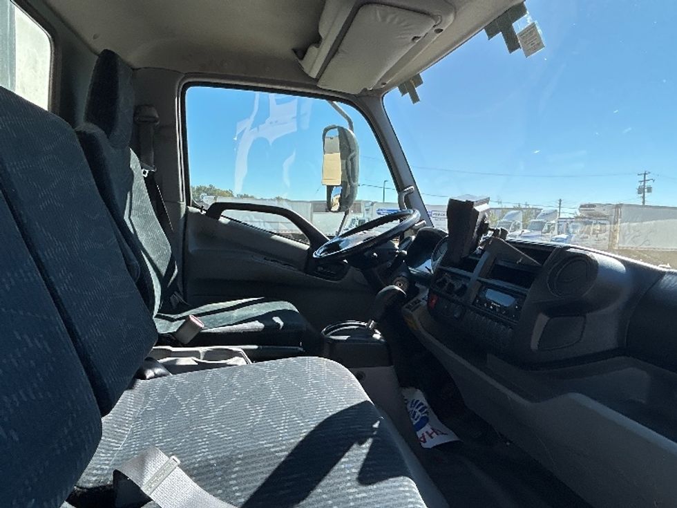 Refrigerated Truck-Light and Medium Duty Trucks-Hino-2019-195-Abbotsford-BC-314,810\n\t\tkm-$ 44,750 - Image 22