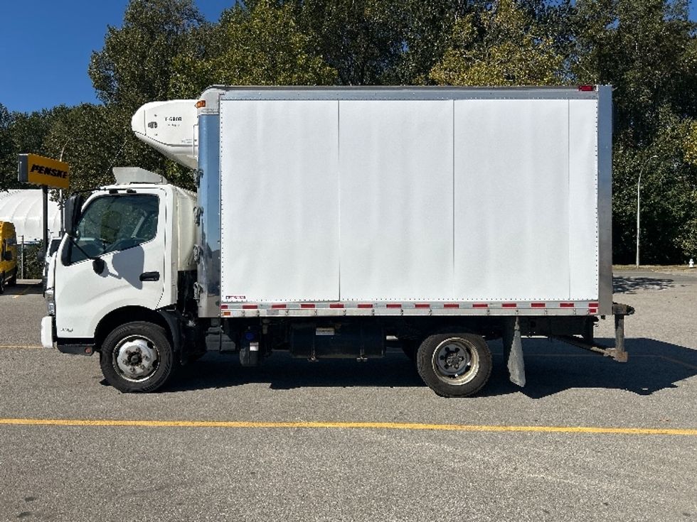 Refrigerated Truck-Light and Medium Duty Trucks-Hino-2019-195-Abbotsford-BC-314,810\n\t\tkm-$ 44,750 - Image 4