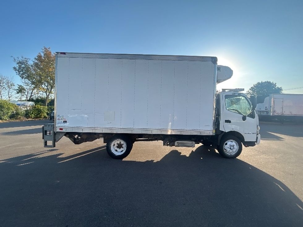 Refrigerated Truck-Light and Medium Duty Trucks-Hino-2019-195-Brooklyn Park-MN-163,679\n\t\tmiles-$ 42,500 - Image 15