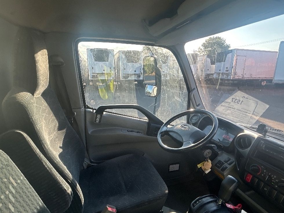 Refrigerated Truck-Light and Medium Duty Trucks-Hino-2019-195-Brooklyn Park-MN-163,679\n\t\tmiles-$ 42,500 - Image 22
