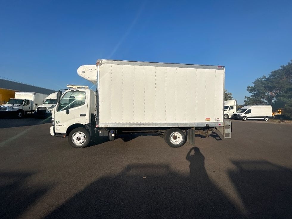 Refrigerated Truck-Light and Medium Duty Trucks-Hino-2019-195-Brooklyn Park-MN-163,679\n\t\tmiles-$ 42,500 - Image 4