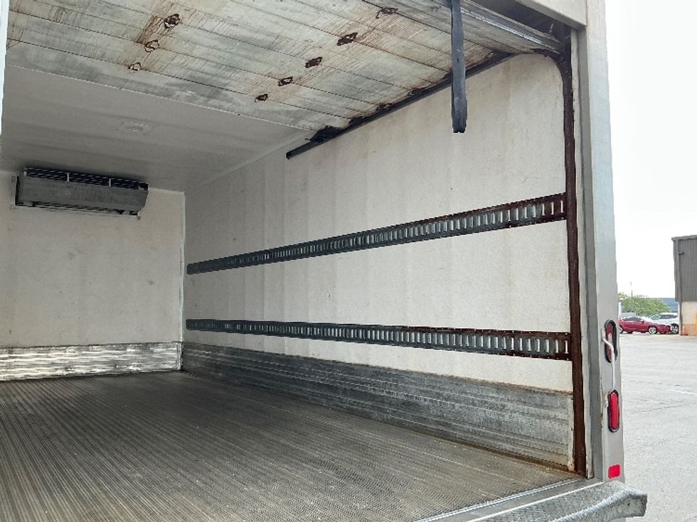 Refrigerated Truck-Light and Medium Duty Trucks-Hino-2019-195-Cambridge-ON-290,743\n\t\tkm-$ 55,750 - Image 11