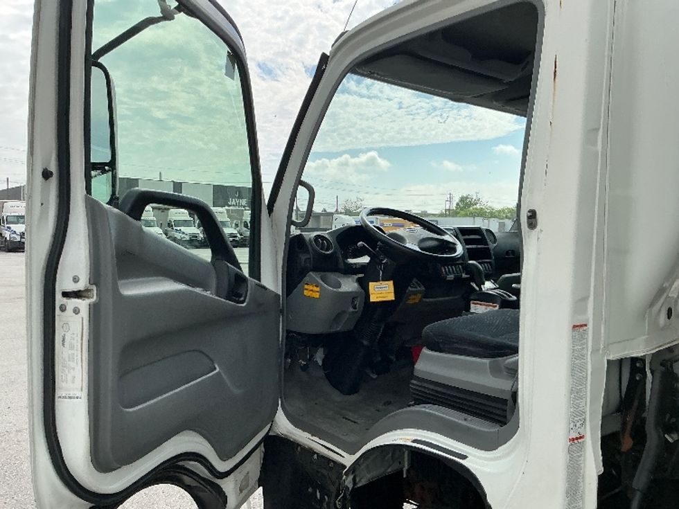 Refrigerated Truck-Light and Medium Duty Trucks-Hino-2019-195-Cambridge-ON-290,743\n\t\tkm-$ 55,750 - Image 15