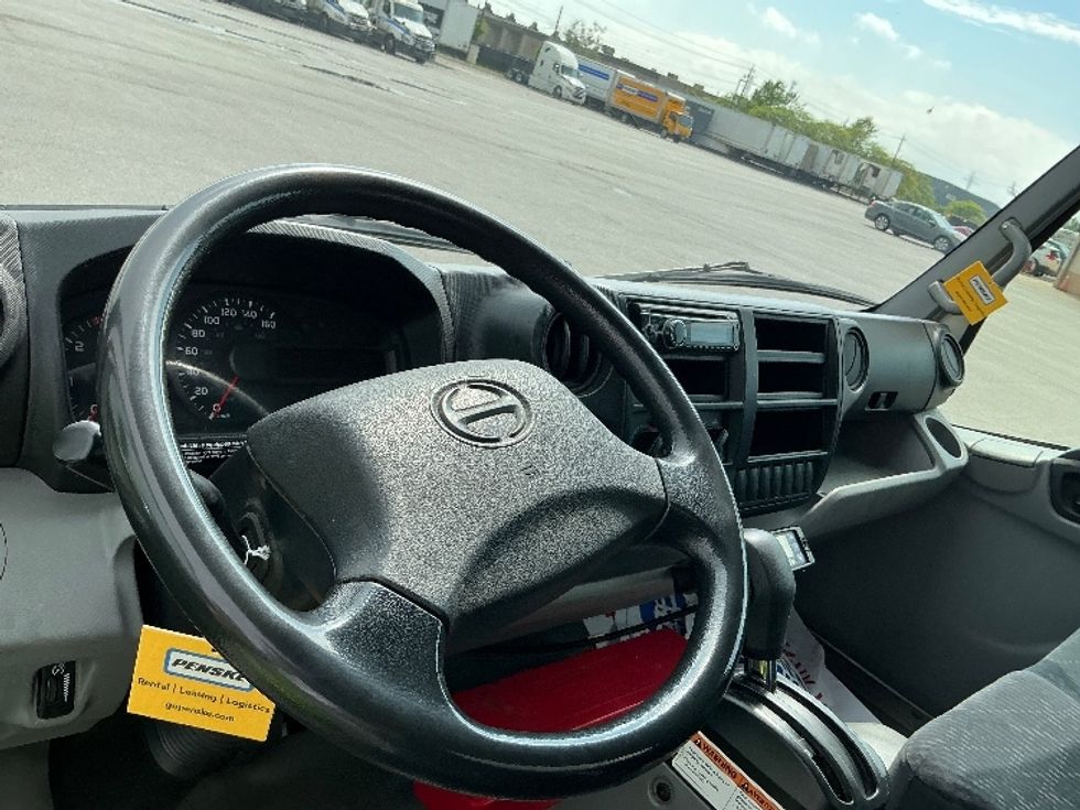 Refrigerated Truck-Light and Medium Duty Trucks-Hino-2019-195-Cambridge-ON-290,743\n\t\tkm-$ 55,750 - Image 16