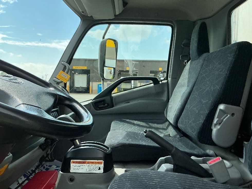 Refrigerated Truck-Light and Medium Duty Trucks-Hino-2019-195-Cambridge-ON-290,743\n\t\tkm-$ 55,750 - Image 18