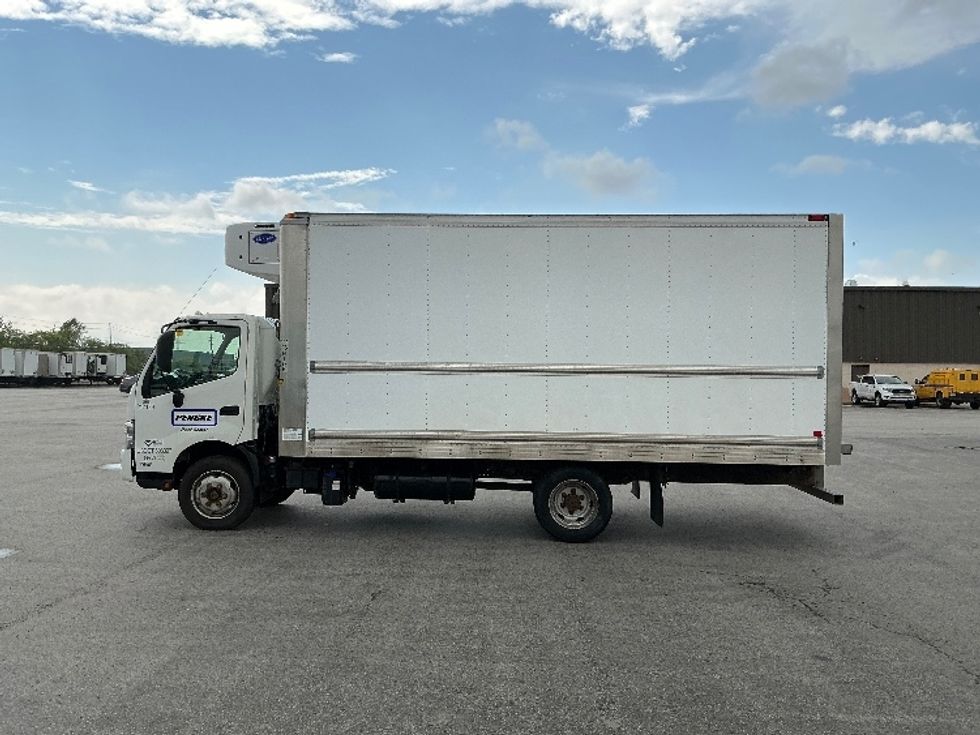 Refrigerated Truck-Light and Medium Duty Trucks-Hino-2019-195-Cambridge-ON-290,743\n\t\tkm-$ 55,750 - Image 4