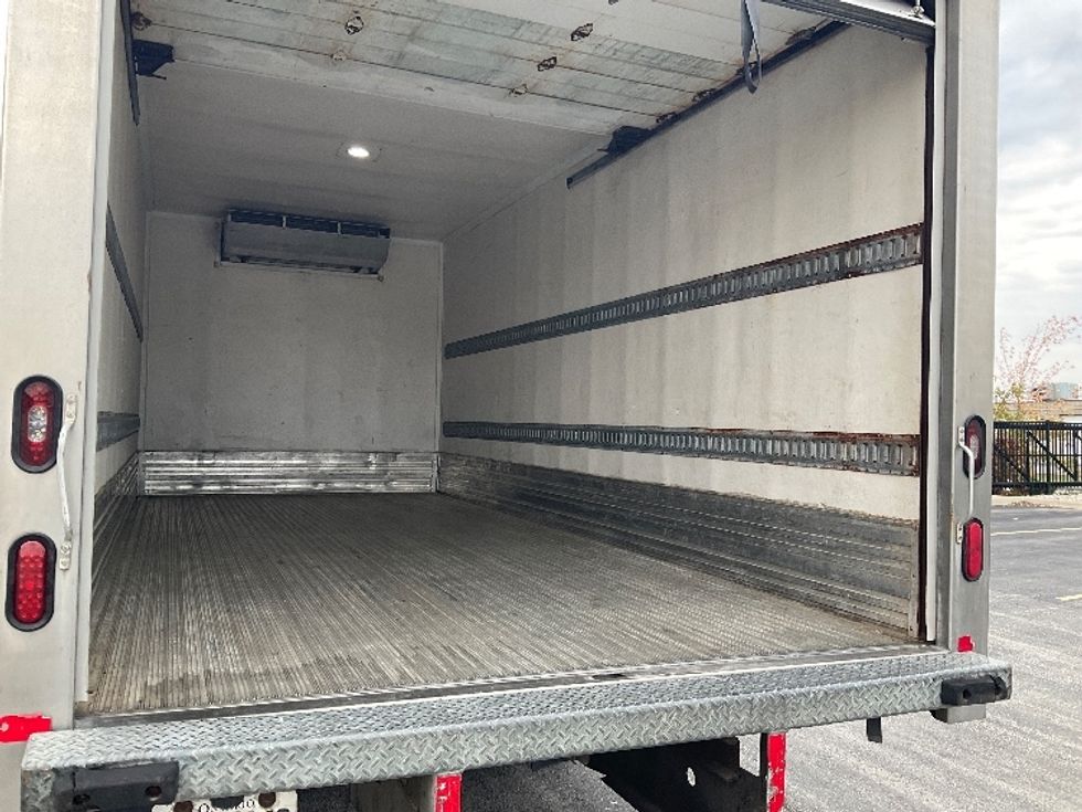 Refrigerated Truck-Light and Medium Duty Trucks-Hino-2019-195-Cambridge-ON-313,191\n\t\tkm-$ 48,750 - Image 12