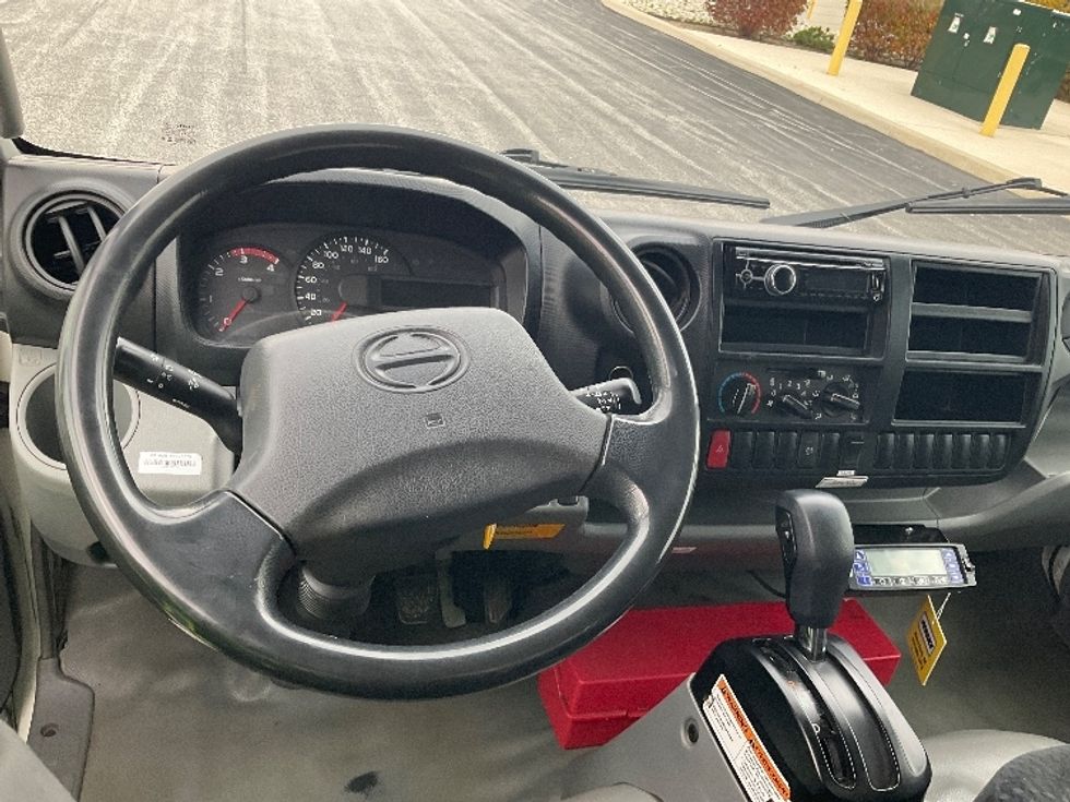 Refrigerated Truck-Light and Medium Duty Trucks-Hino-2019-195-Cambridge-ON-313,191\n\t\tkm-$ 48,750 - Image 18