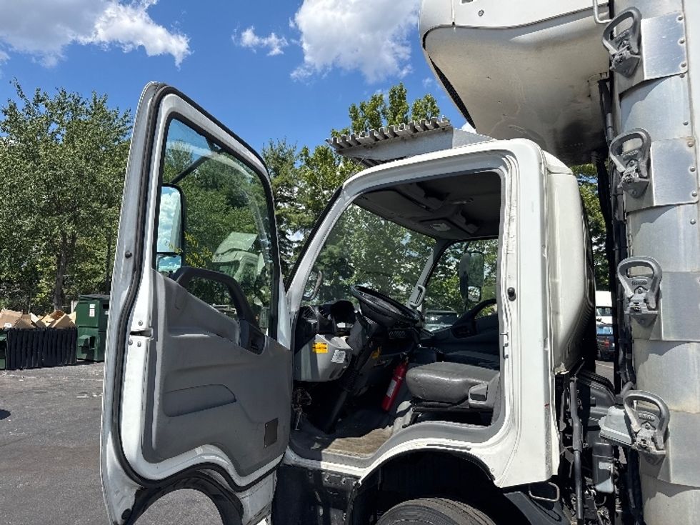 Refrigerated Truck-Light and Medium Duty Trucks-Hino-2019-195-Capitol Heights-MD-143,710\n\t\tmiles-$ 45,750 - Image 15